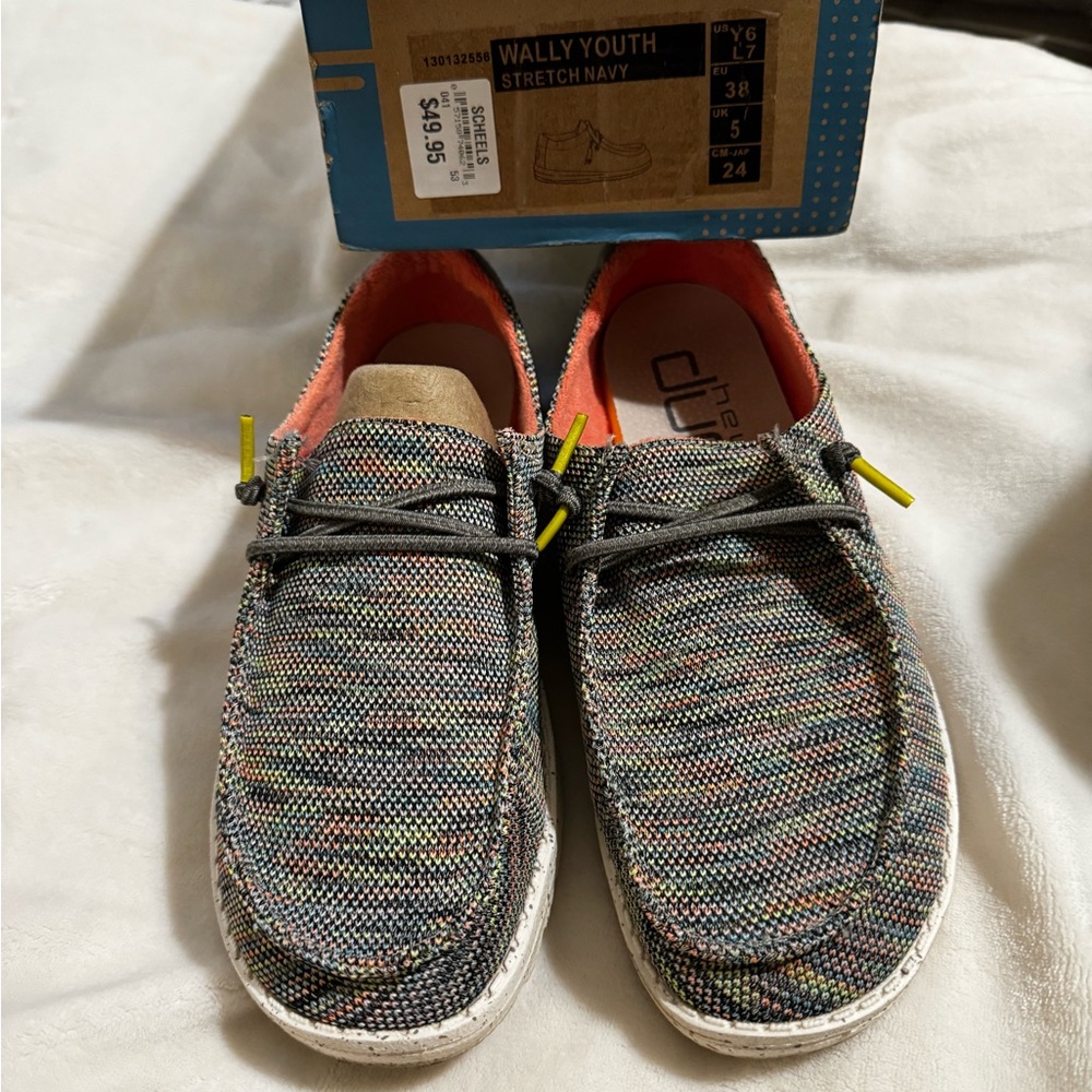 Only worn a few times . EUC .